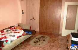 De vanzare apartament 3 camere, 64 mp, boxa subsol, zona strazii Bucuresti