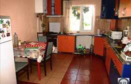 De vanzare apartament 3 camere, 64 mp, boxa subsol, zona strazii Bucuresti