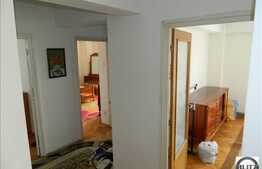 Apartament de vanzare cu 3 camere, 78 mp, decomandat, zona Piata Cipariu