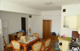 Apartament de vanzare cu 3 camere, 78 mp, decomandat, zona Piata Cipariu