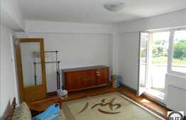 Apartament de vanzare cu 3 camere, 78 mp, decomandat, zona Piata Cipariu