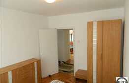 Apartament de vanzare cu 3 camere, 78 mp, decomandat, zona Piata Cipariu