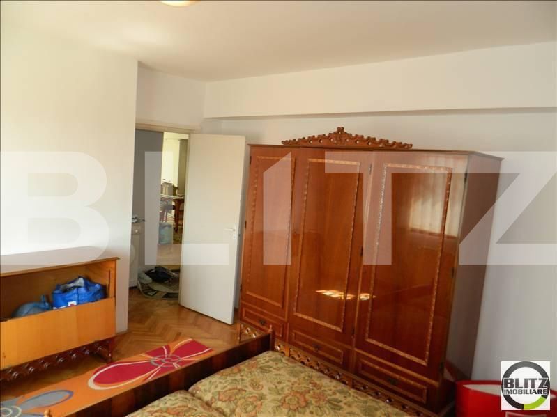 Apartament de vanzare cu 3 camere, 78 mp, decomandat, zona Piata Cipariu