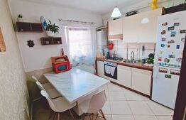 Apartament cu 2 dormitoare, 54mp, intermediar, parcare, zona Stejarului