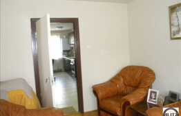 Vanzare apartament 4 camere, renovat, cu balcon inchis, boxa la subsol