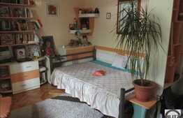 Vanzare apartament 3 camere, 68 mp, garaj, boxa, zona Aleea Negoiu