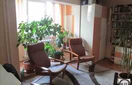 Vanzare apartament 3 camere, 68 mp, garaj, boxa, zona Aleea Negoiu