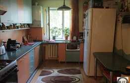 Vanzare apartament 3 camere, 68 mp, garaj, boxa, zona Aleea Negoiu