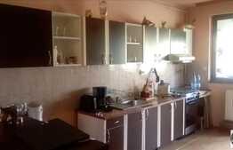 Apartament cu 2 camere, 48 mp, balcon inchis, zona Sesul de Sus!