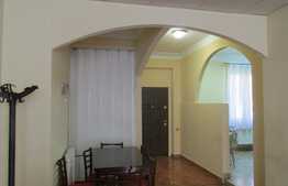 De vanzare apartament 2 camere, 80 mp, boxa subsol, zona strazii Horea