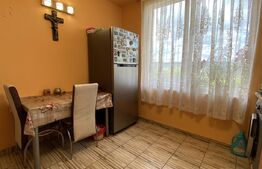 Casa individuala cu apartament anexa, 860 mp teren, zona VIVO