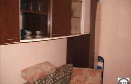 1 camera de vanzare la etaj intermediar pe strada Taberei