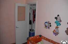 1 camera de vanzare la etaj intermediar pe strada Taberei