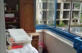 Vanzare apartament 4 camere, 96 mp, decomandat, boxa la subsol, zona Billa