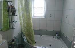 Vanzare apartament 4 camere, 96 mp, decomandat, boxa la subsol, zona Billa