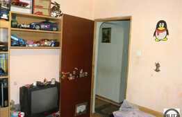 3 camere, etaj intermediar, zona strazii Parang