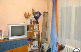 3 camere, etaj intermediar, zona strazii Parang