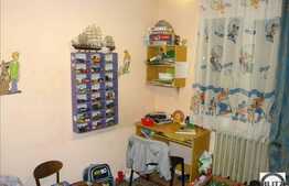 3 camere, etaj intermediar, zona strazii Parang