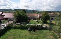 Doua case + anexa, teren 1655mp, Vama Buzaului (Acris) 