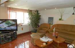 Apartament de vanzare cu 3 camere, decomandate,82 mp, zona strazii Bucuresti.