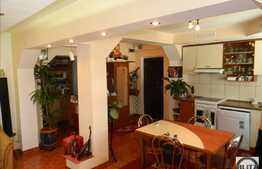 Apartament de vanzare cu 3 camere, decomandate,82 mp, zona strazii Bucuresti.