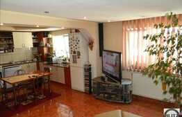 Apartament de vanzare cu 3 camere, decomandate,82 mp, zona strazii Bucuresti.