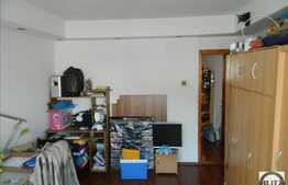 Apartament de vanzare cu 3 camere, decomandate,82 mp, zona strazii Bucuresti.