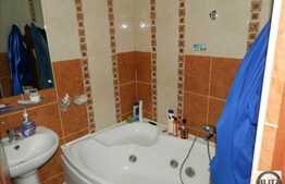 Apartament 3 camere in casa, boxa, zona centrala!