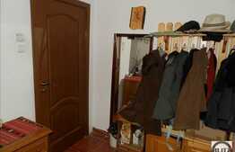 Apartament 3 camere in casa, boxa, zona centrala!