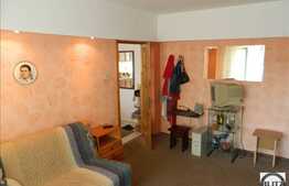 Apartament de vanzare cu 3 camere, decomandate, 62 mp, cu loc de parcare si boxa