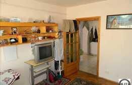 Apartament de vanzare cu 3 camere, decomandate, 62 mp, cu loc de parcare si boxa