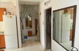 Apartament de vanzare cu 3 camere, decomandate, 62 mp, cu loc de parcare si boxa