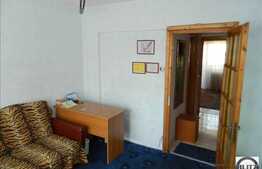 Apartament de vanzare cu 3 camere, decomandate, 62 mp, cu loc de parcare si boxa