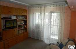 Apartament de vanzare cu 3 camere, decomandate, 62 mp, cu loc de parcare si boxa