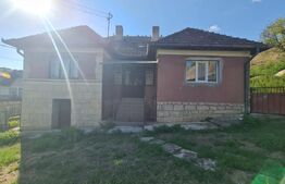 Casa demolabila sau renovabila in Tauti , comuna Floresti