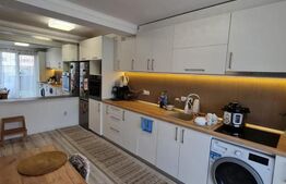 Casa cu  4 camere, 2 parcari, zona centrala Floresti