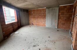 Apartament 4 camere, etaj intermediar, zona Vivo