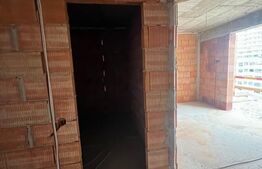 Apartament 4 camere, etaj intermediar, zona Vivo