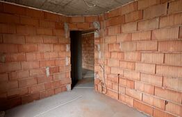 Apartament 4 camere, etaj intermediar, zona Vivo