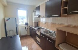 Apartament decomandat, 2 camere, etaj intermediar, parcare, zona Florilor