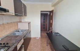 Apartament decomandat, 2 camere, etaj intermediar, parcare, zona Florilor