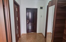 Apartament decomandat, 2 camere, etaj intermediar, parcare, zona Florilor