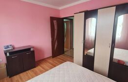 Apartament decomandat, 2 camere, etaj intermediar, parcare, zona Florilor