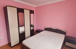 Apartament decomandat, 2 camere, etaj intermediar, parcare, zona Florilor