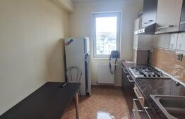 Apartament decomandat, 2 camere, etaj intermediar, parcare, zona Florilor