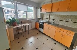 Apartament cu 2 camere, etaj intermediar, parcare, zona Florilor