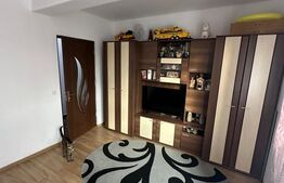 Apartament cu 2 camere decomandat, balcon, etaj 2/5, parcare, zona Petrom 