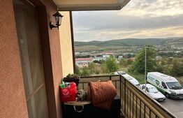 Apartament cu 2 camere decomandat, balcon, etaj 2/5, parcare, zona Petrom 