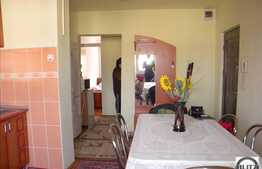 Apartament de vanzare cu 3 camere in zona Billa