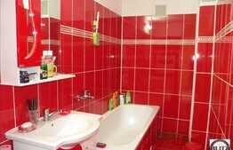 Apartament de vanzare cu 3 camere in zona Billa